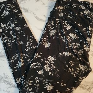 LuLaRoe Tall and Curvy Black and White Floral Leggings